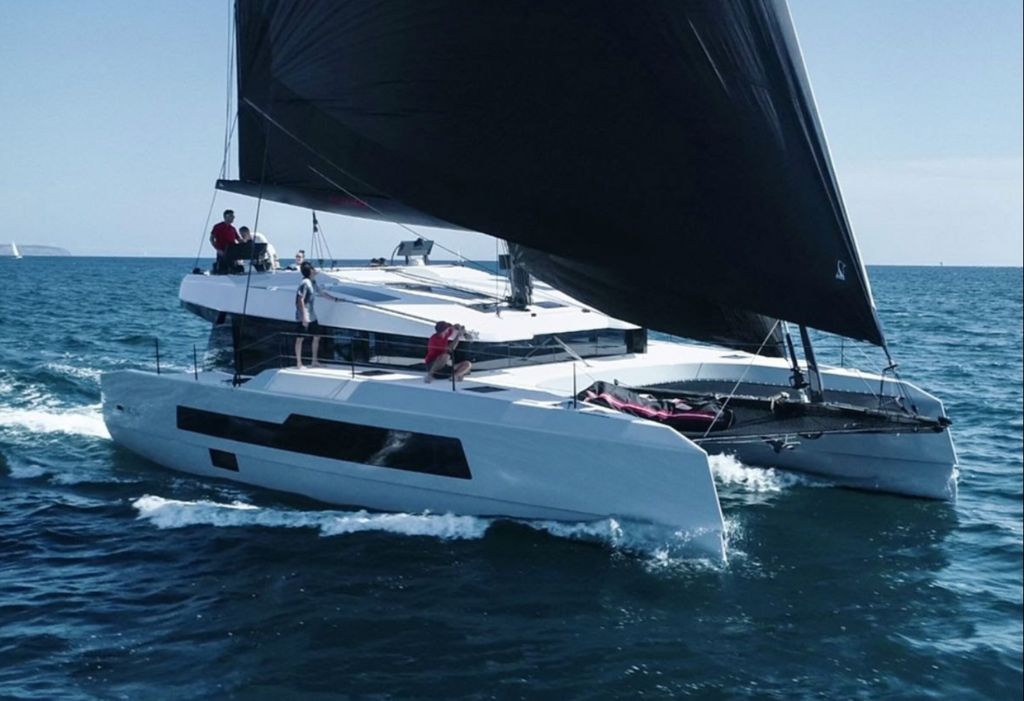 2024 Ultimate Catamaran vs Yacht Comparison Guide