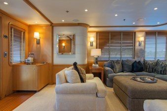 4*PUPPIES 5 Main Salon Looking To Portside 