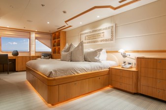 4*PUPPIES 10 On Deck VIP Stateroom Looking Forward To Portside 