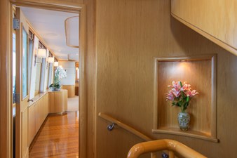 4*PUPPIES 13 Foyer Looking To Aft 