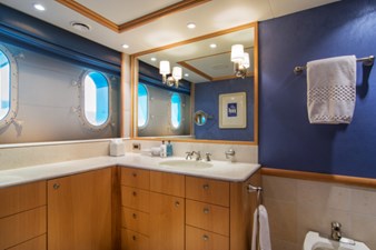4*PUPPIES 20 Her Master Bath Portside