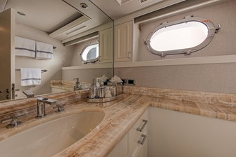 SPIRIT 36 34 Stateroom bath 5