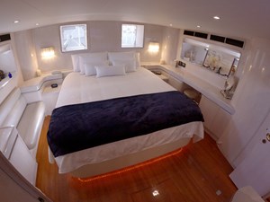 SANDCASTLE  38 Master Stateroom