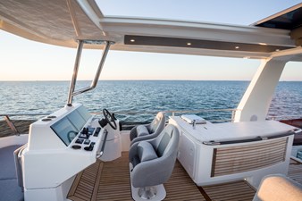 2023 Beneteau Grand Trawler 62 21 BENETEAU Grand Trawler 62 Flybridge Helm and Bar